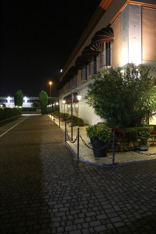Hotel Lenotel Exterior foto