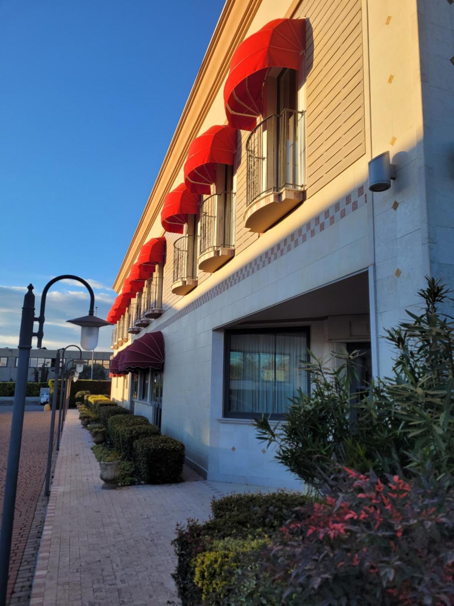 Hotel Lenotel Exterior foto