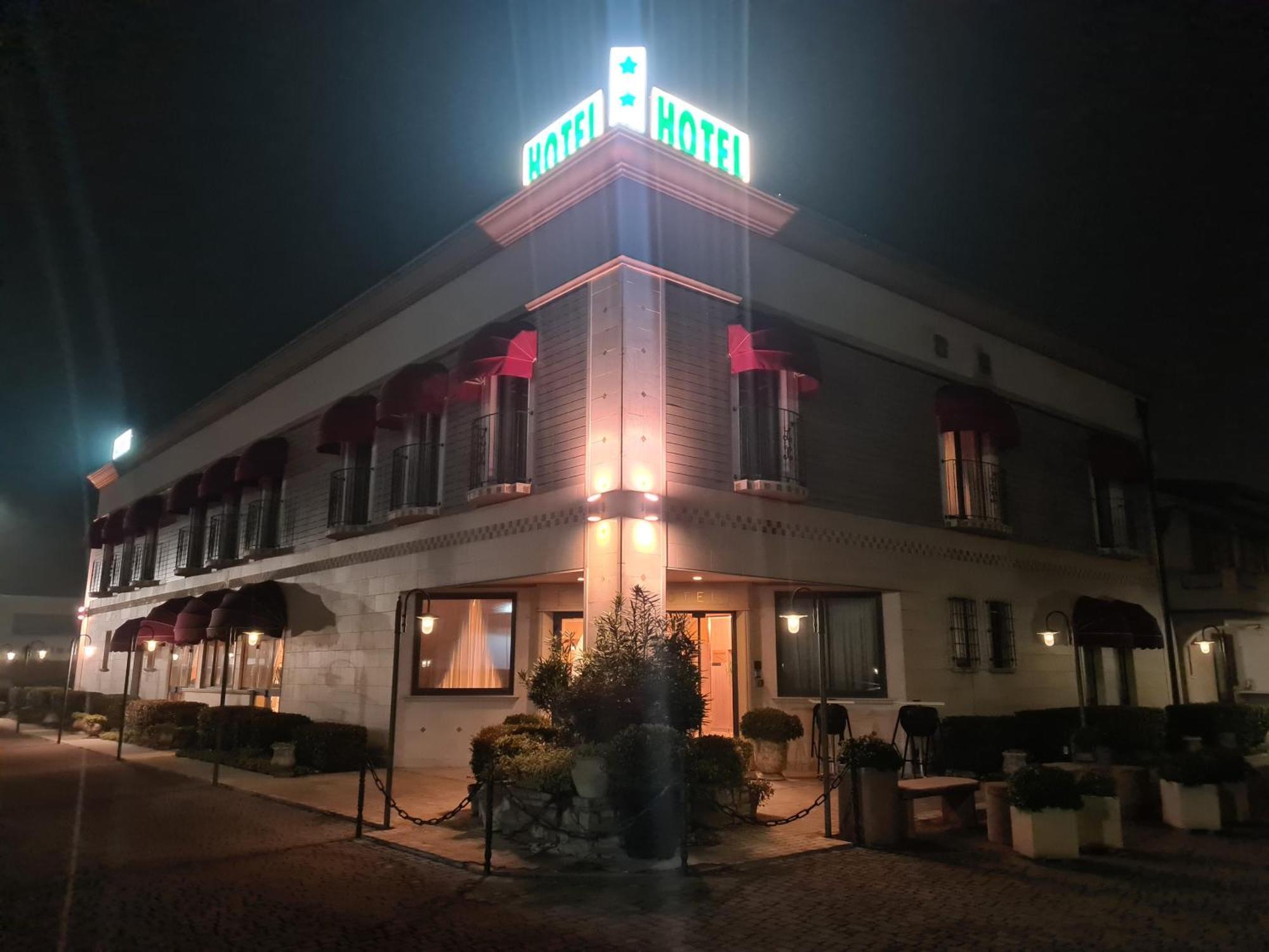 Hotel Lenotel Exterior foto