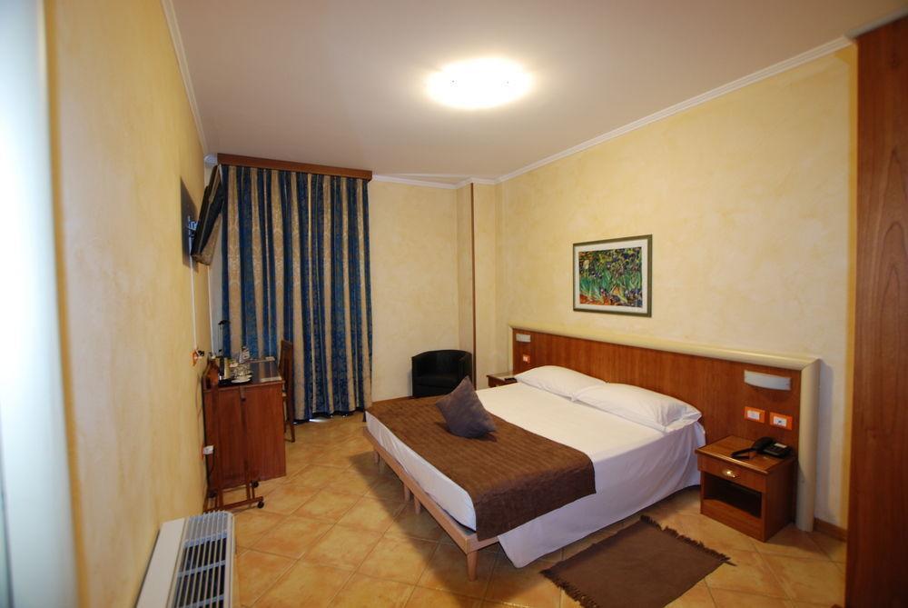 Hotel Lenotel Exterior foto